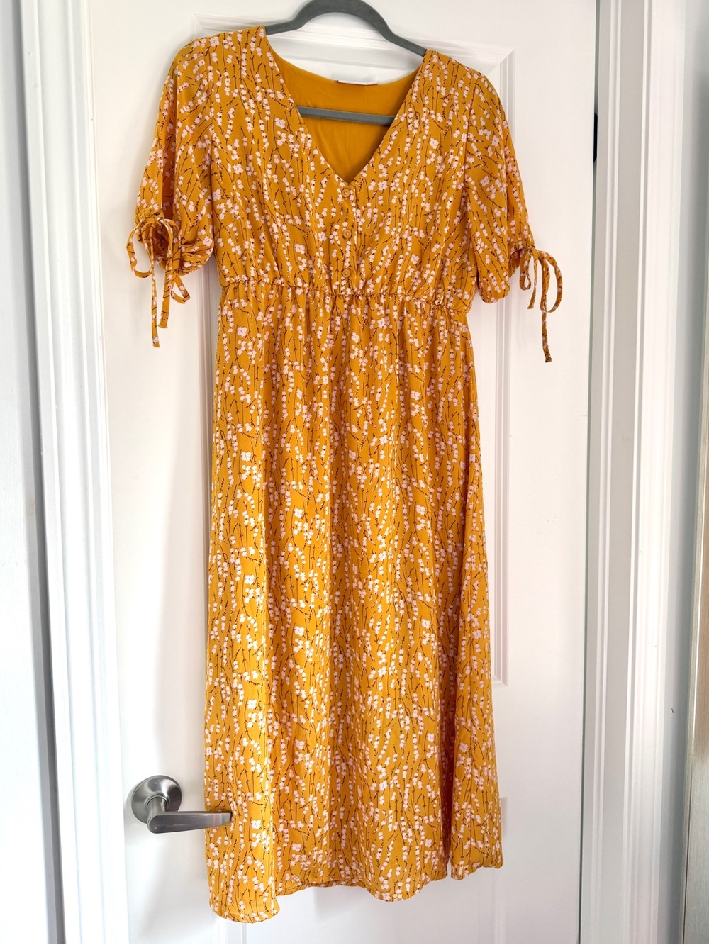 Women’s Yellow V-Neck Floral Midi Dress - Size Medium